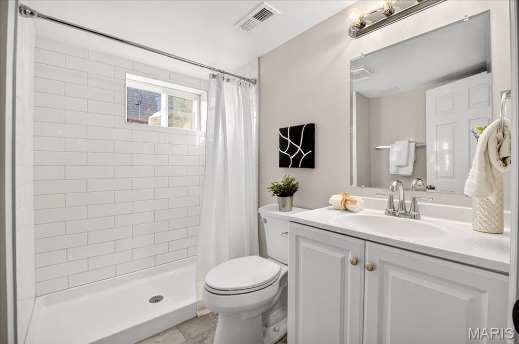 10471 Canter Way Overland, MO 63114 - Photo 27 of 35