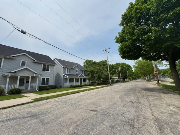 $17,000 | 1325 West Cherry Street, Unit 1327, Milwaukee, WI 53205
