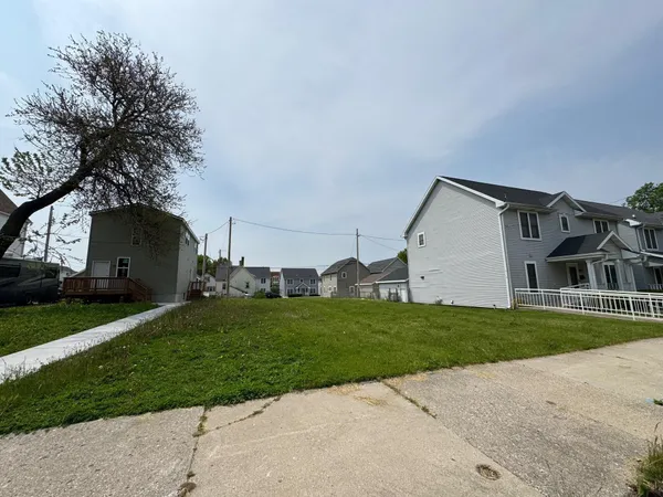$17,000 | 1325 West Cherry Street, Unit 1327, Milwaukee, WI 53205