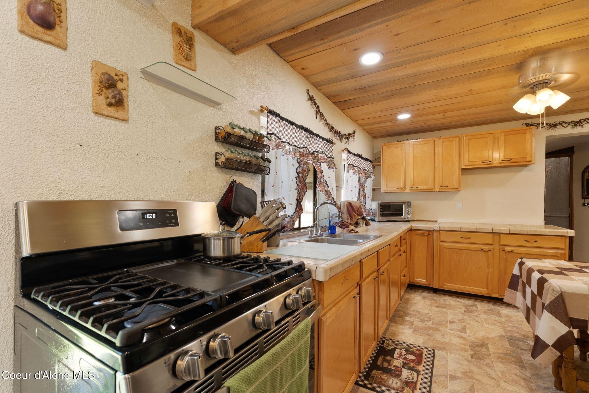 910 Otts Road Sagle, ID 83860 - Photo 8 of 38 9.1