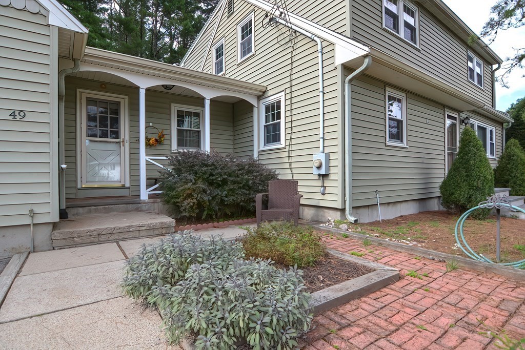 49 Woodruff Road Walpole, MA 02081 - Photo 3 of 36 Gallery Image 3