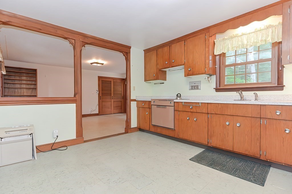 49 Woodruff Road Walpole, MA 02081 - Photo 10 of 36 Gallery Image 10