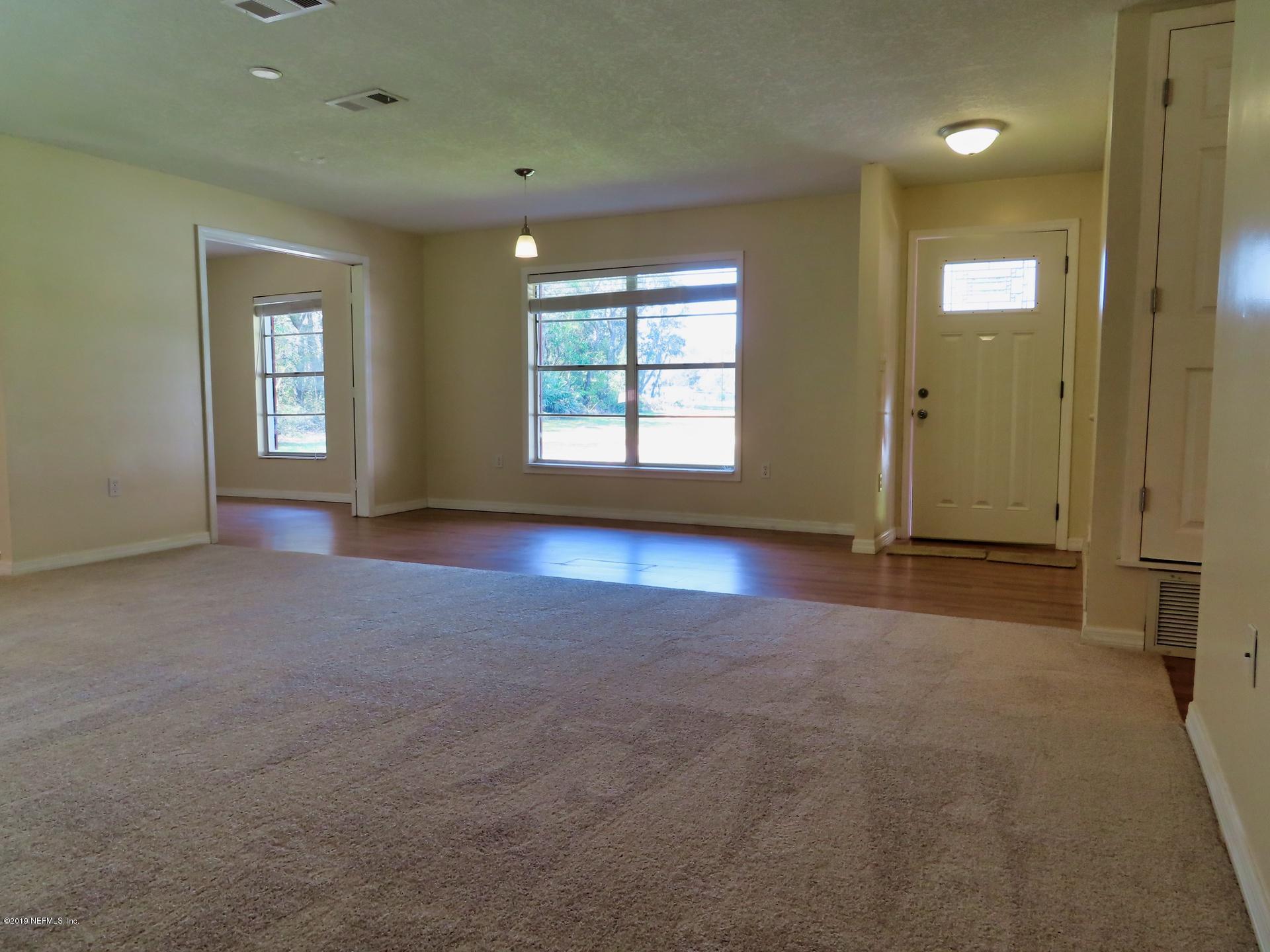128 Hoover Road Palatka, FL 32177 - Photo 18 of 55 Large window with view to front yard.