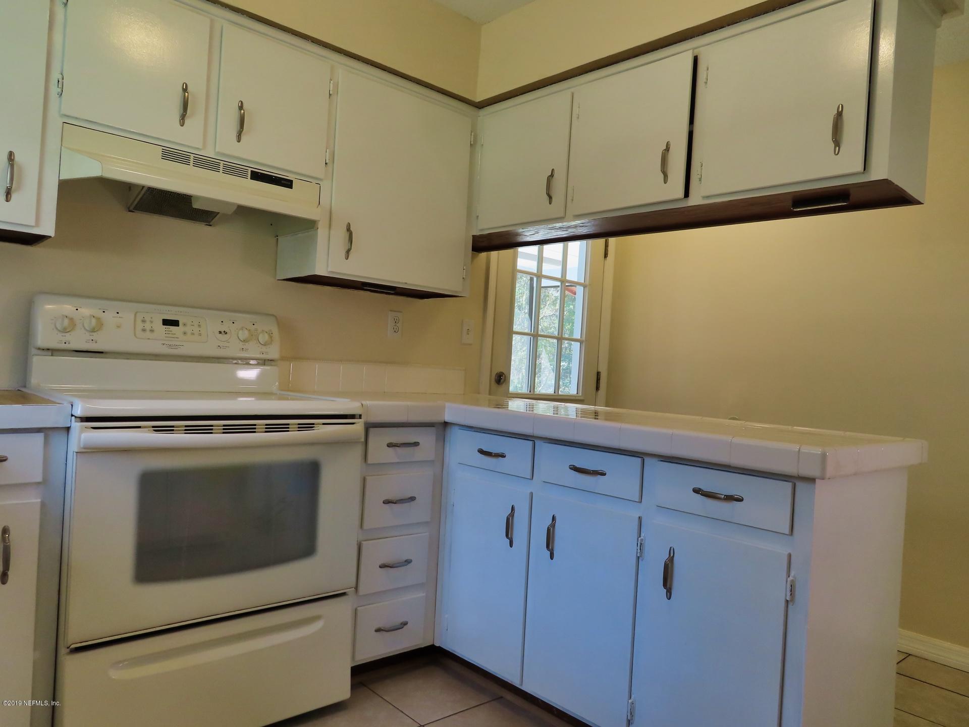 128 Hoover Road Palatka, FL 32177 - Photo 25 of 55 Full-size range and cabinets...