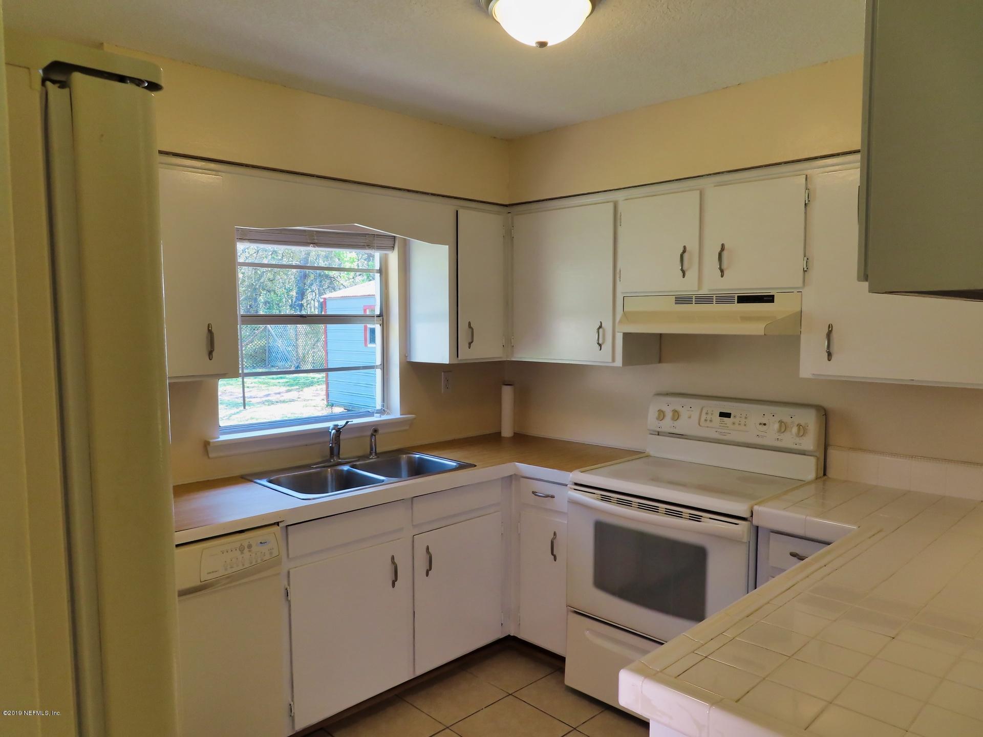 128 Hoover Road Palatka, FL 32177 - Photo 26 of 55 Large window, well-lit...