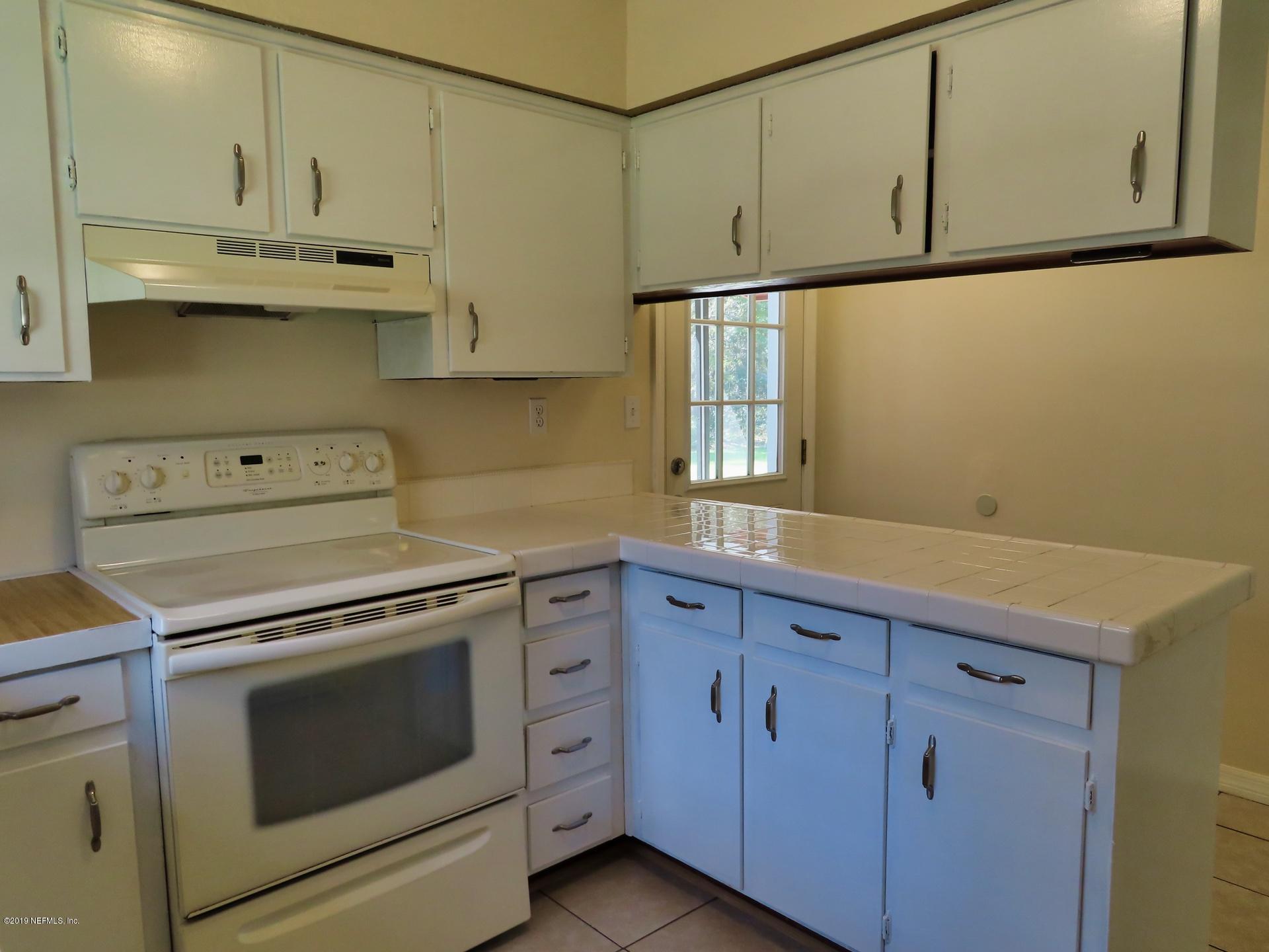 128 Hoover Road Palatka, FL 32177 - Photo 27 of 55 Grab something from the kitchen...
