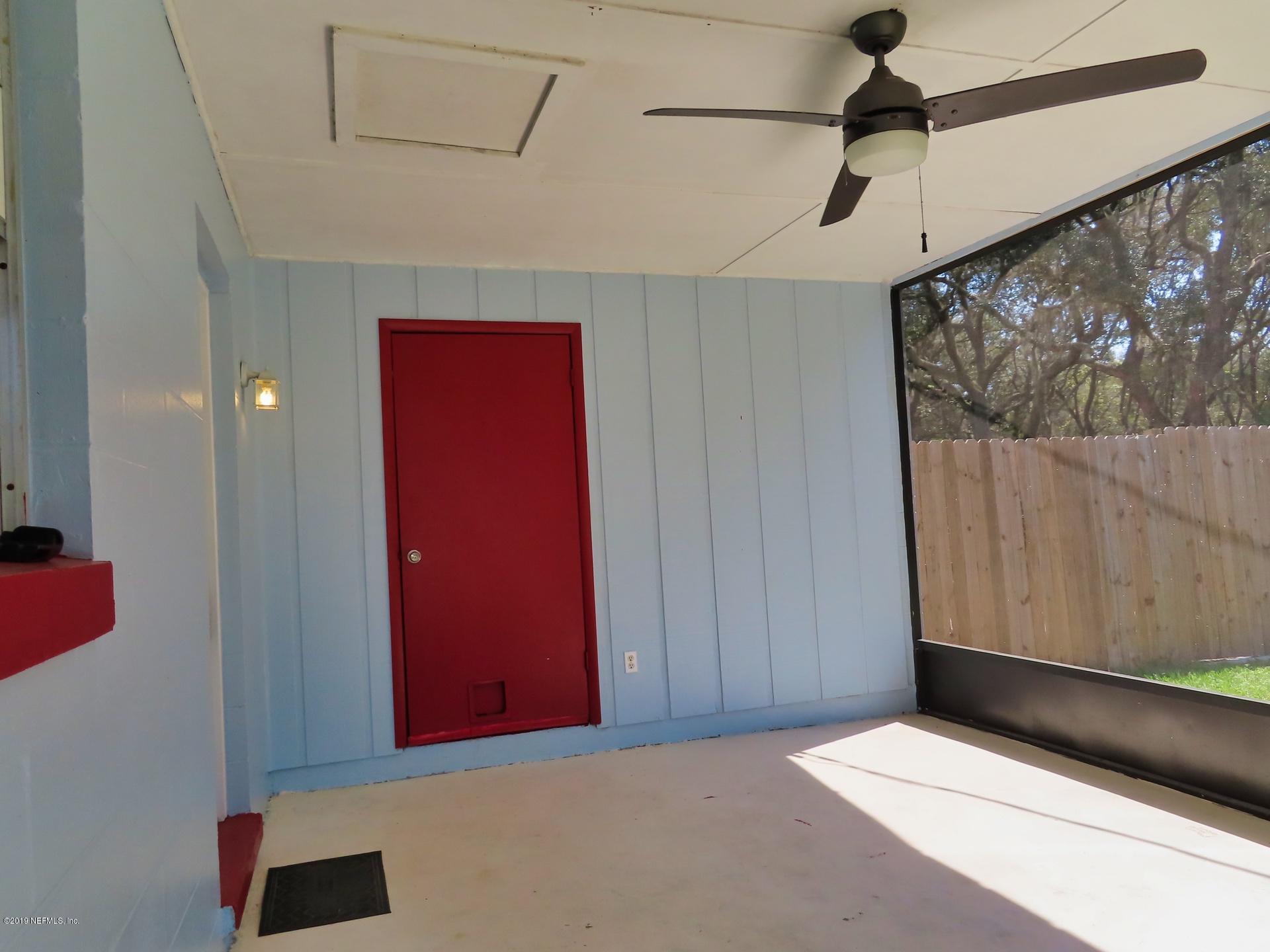 128 Hoover Road Palatka, FL 32177 - Photo 31 of 55 Spacious utility room ...