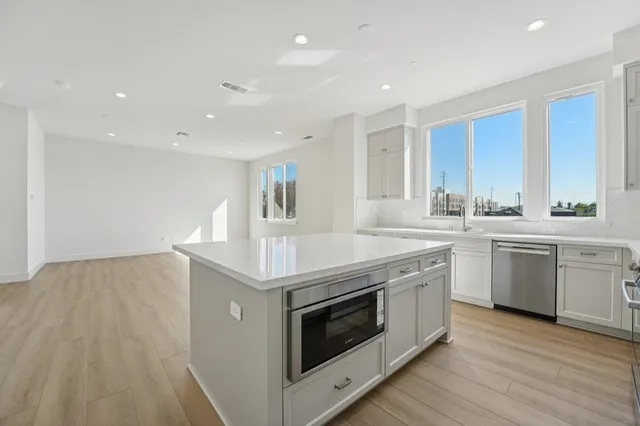 $1,174,961 | 1933-1933 Grand Street, Alameda, CA 94501