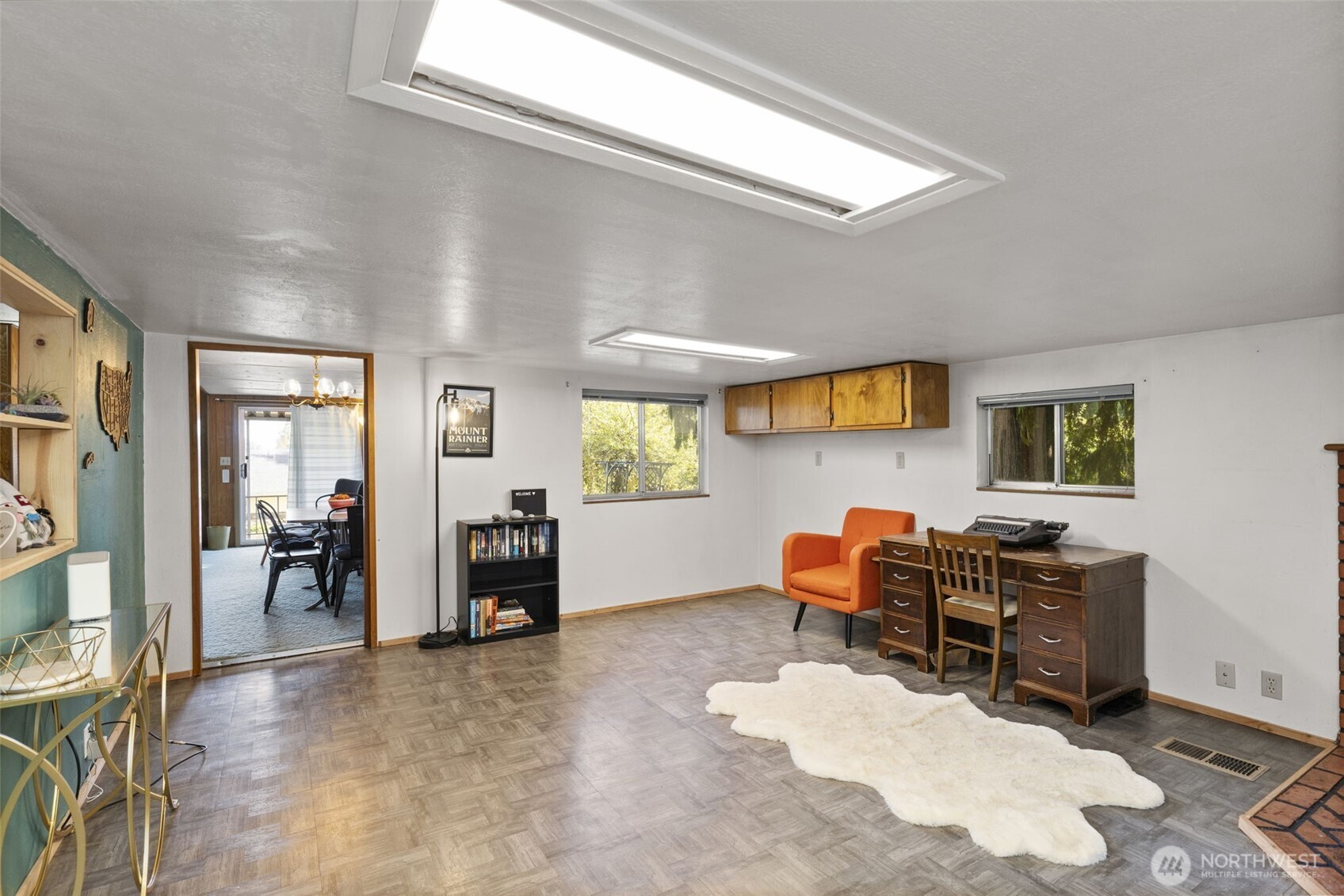 8491 Illahee Road Northeast Bremerton, WA 98311 - Photo 12 of 36 a workspace with furniture and window