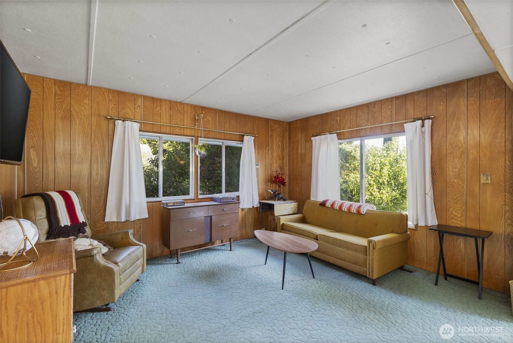 8491 Illahee Road Northeast Bremerton, WA 98311 - Photo 21 of 36 a living room with furniture and a window