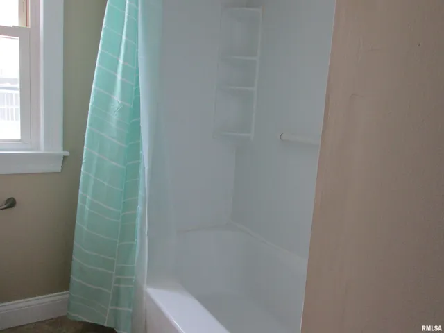 $169,900 | 4922 North Endres Avenue, Peoria, IL 61614