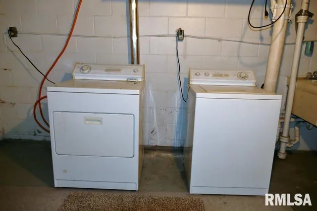 $164,900 | 4922 North Endres Avenue, Peoria, IL 61614