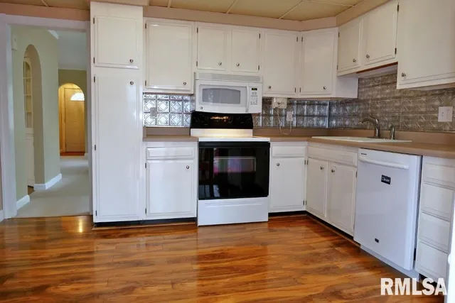 $169,900 | 4922 North Endres Avenue, Peoria, IL 61614