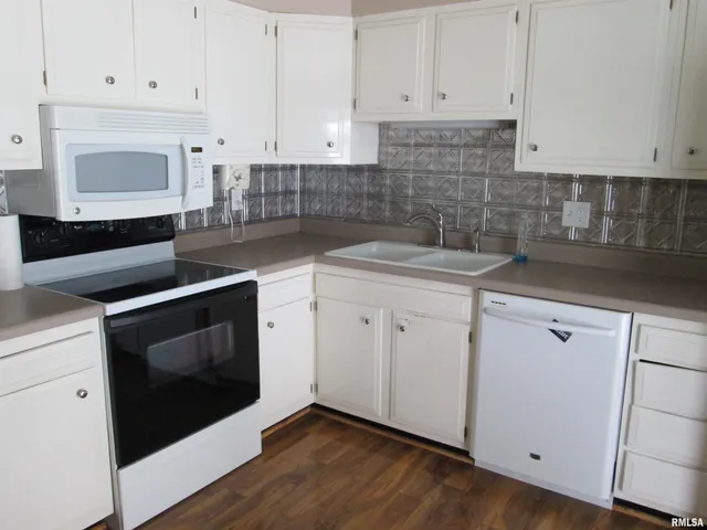 $169,900 | 4922 North Endres Avenue, Peoria, IL 61614