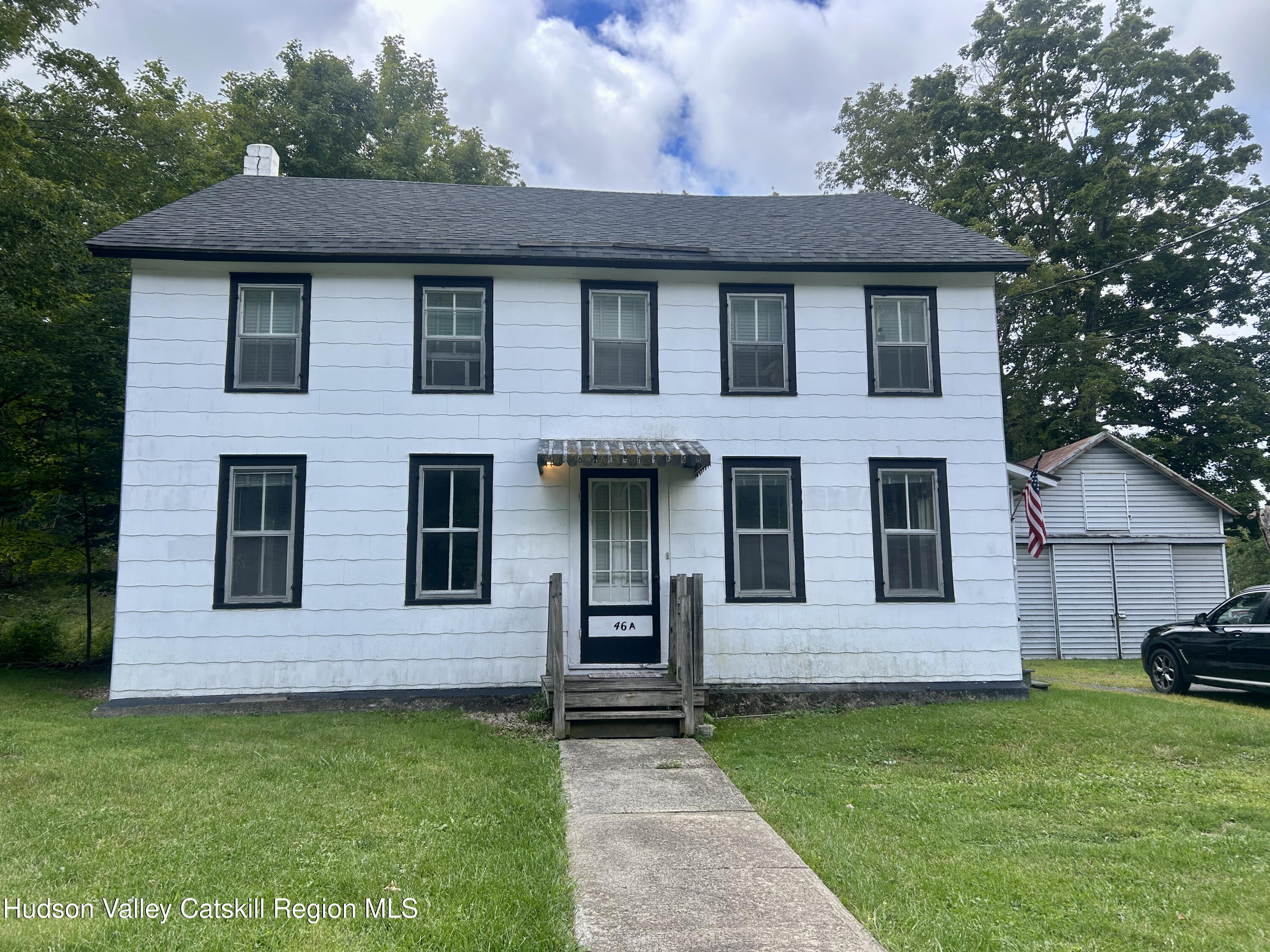a view of a house with a yard