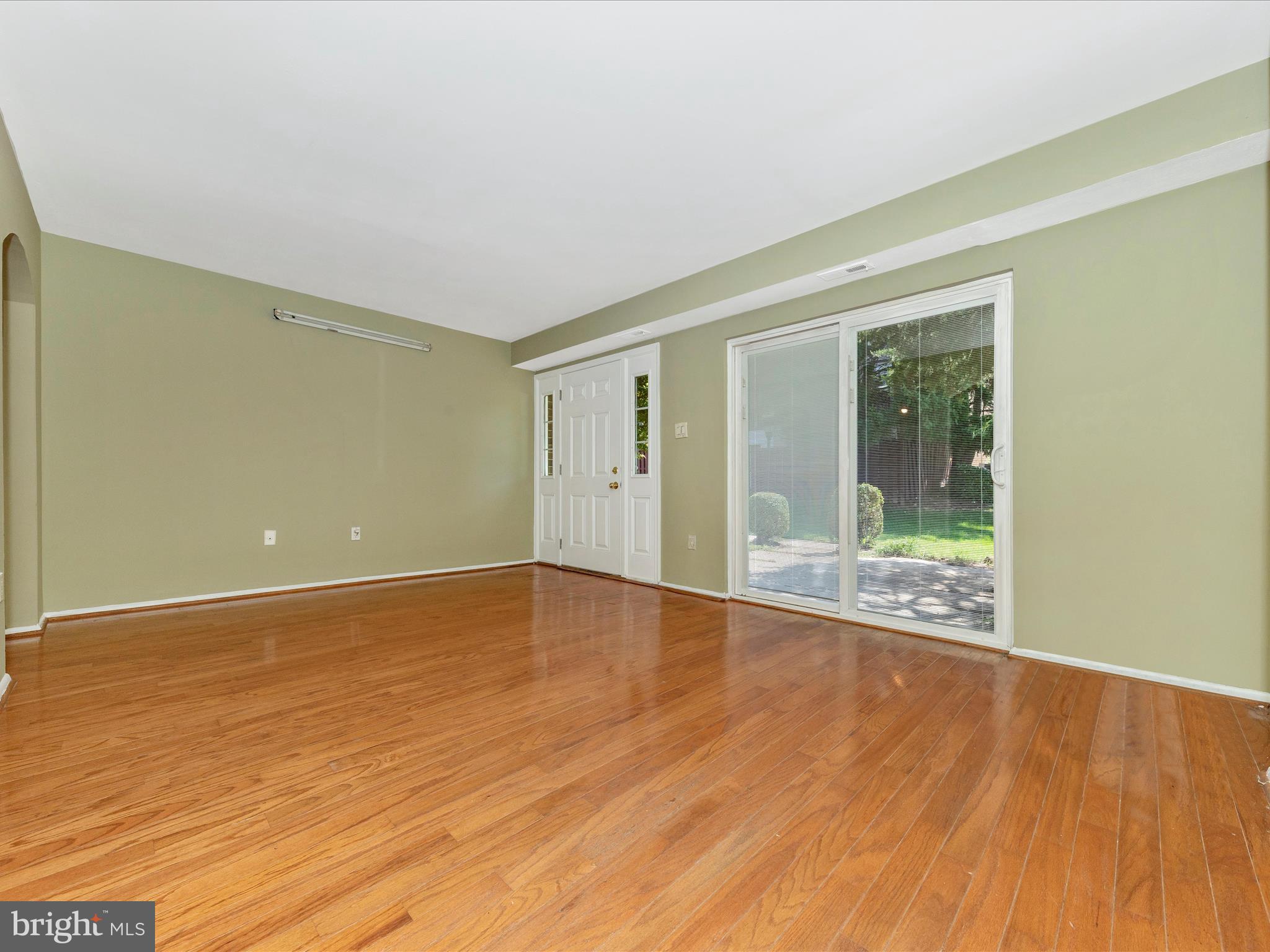 2340 Sun Valley Circle, Unit 2EF Silver Spring, MD 20906 - Photo 11 of 96 Living