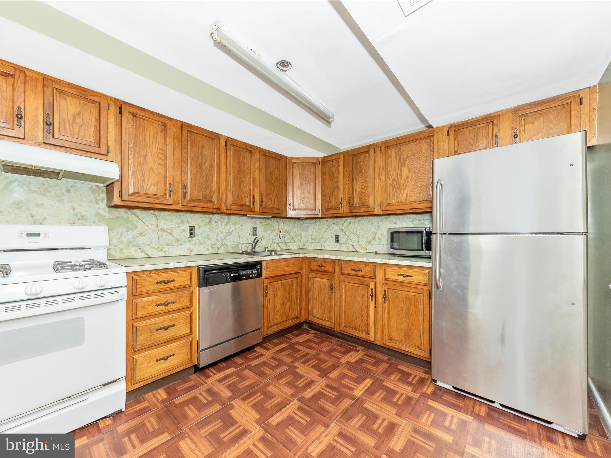 2340 Sun Valley Circle, Unit 2EF Silver Spring, MD 20906 - Photo 20 of 96 Kitchen