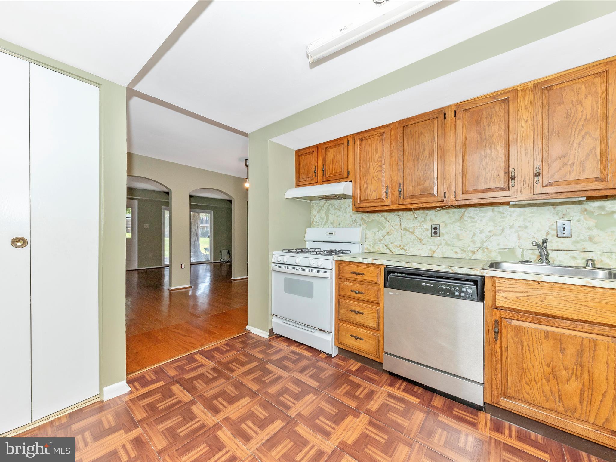 2340 Sun Valley Circle, Unit 2EF Silver Spring, MD 20906 - Photo 23 of 96 Kitchen