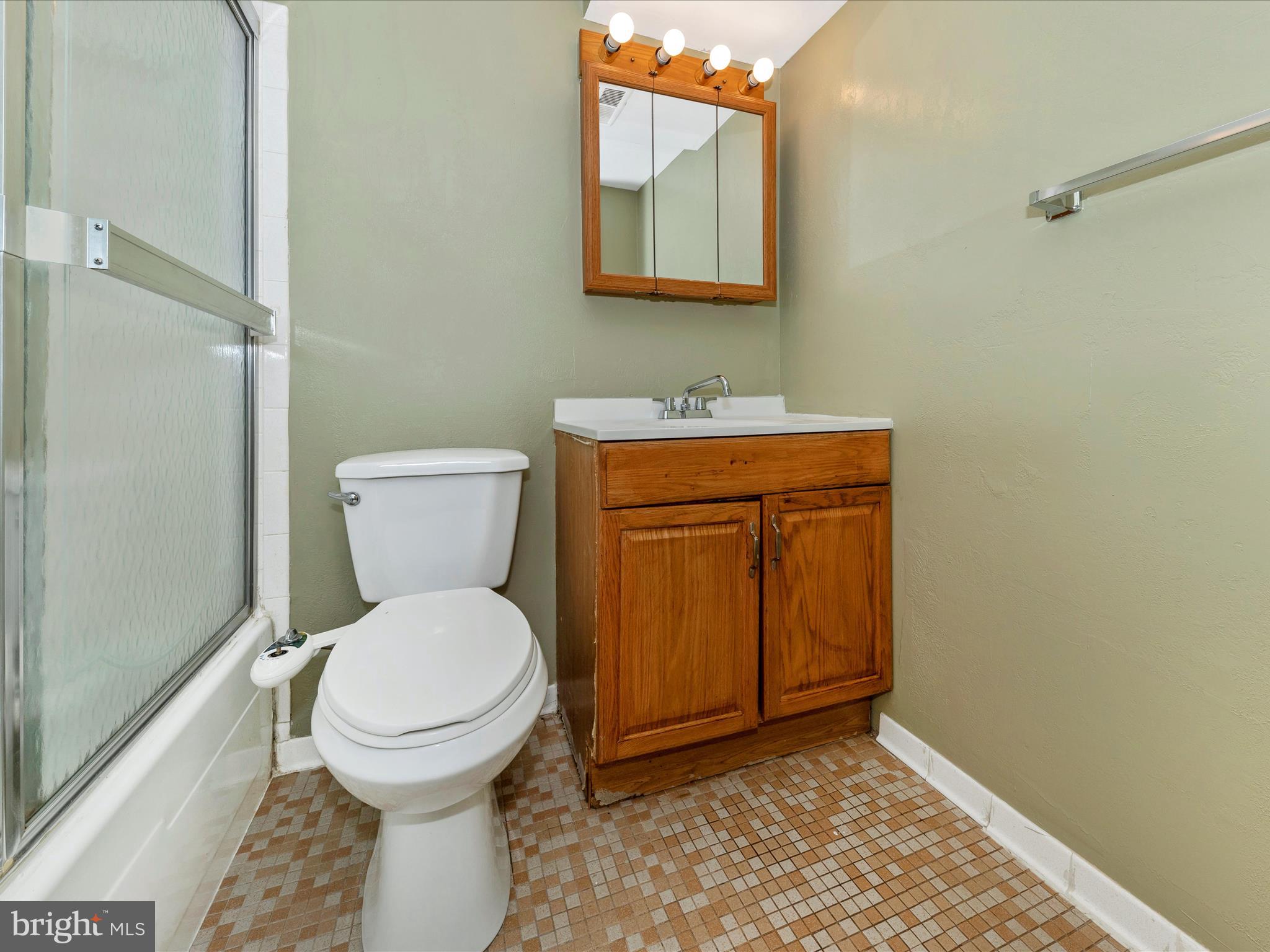2340 Sun Valley Circle, Unit 2EF Silver Spring, MD 20906 - Photo 30 of 96 Primary Bathroom