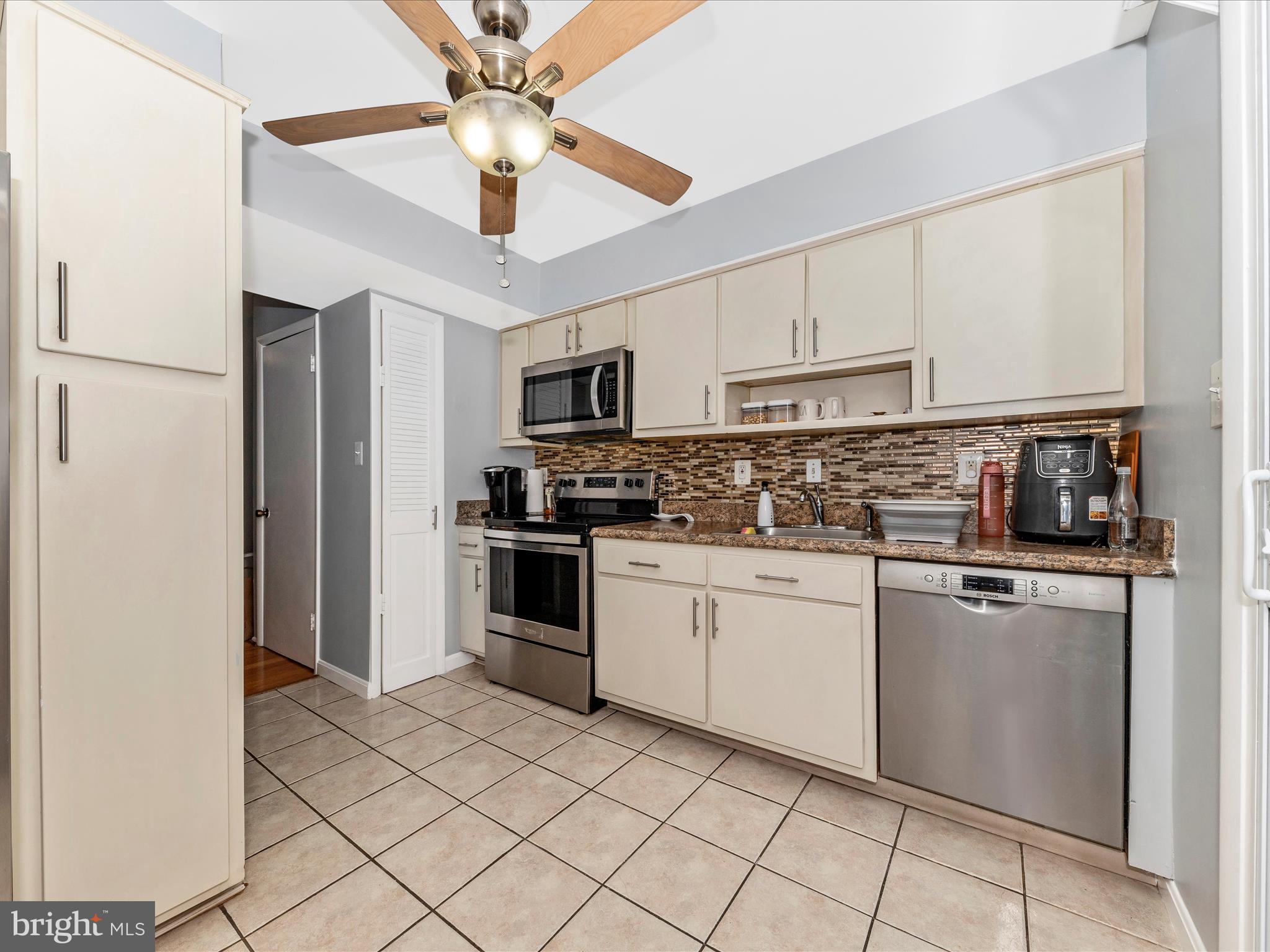 2340 Sun Valley Circle, Unit 2EF Silver Spring, MD 20906 - Photo 57 of 96 Kitchen