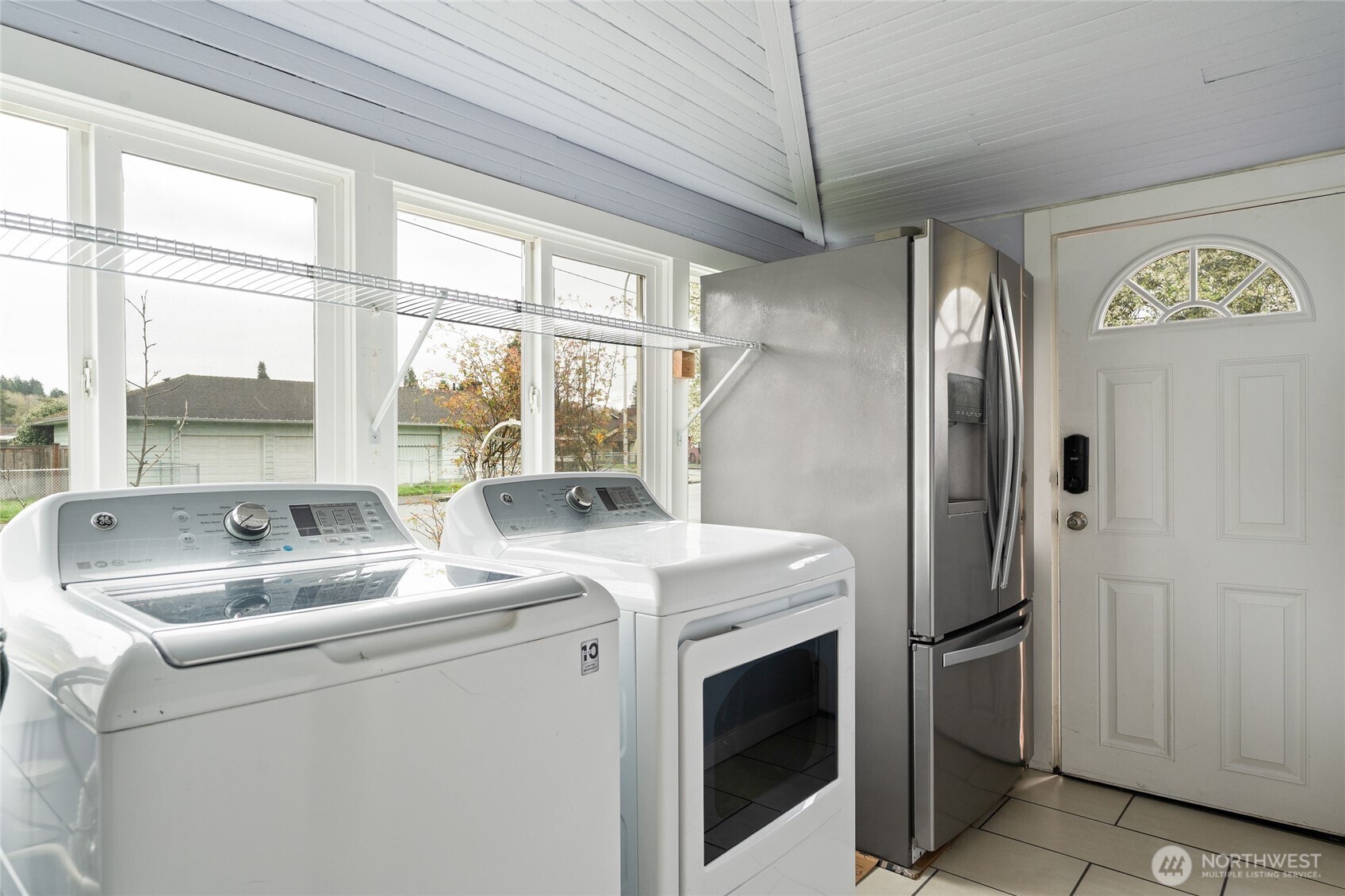 11 R Street Southeast Auburn, WA 98002 - Photo 16 of 38 a utility room with dryer and washer