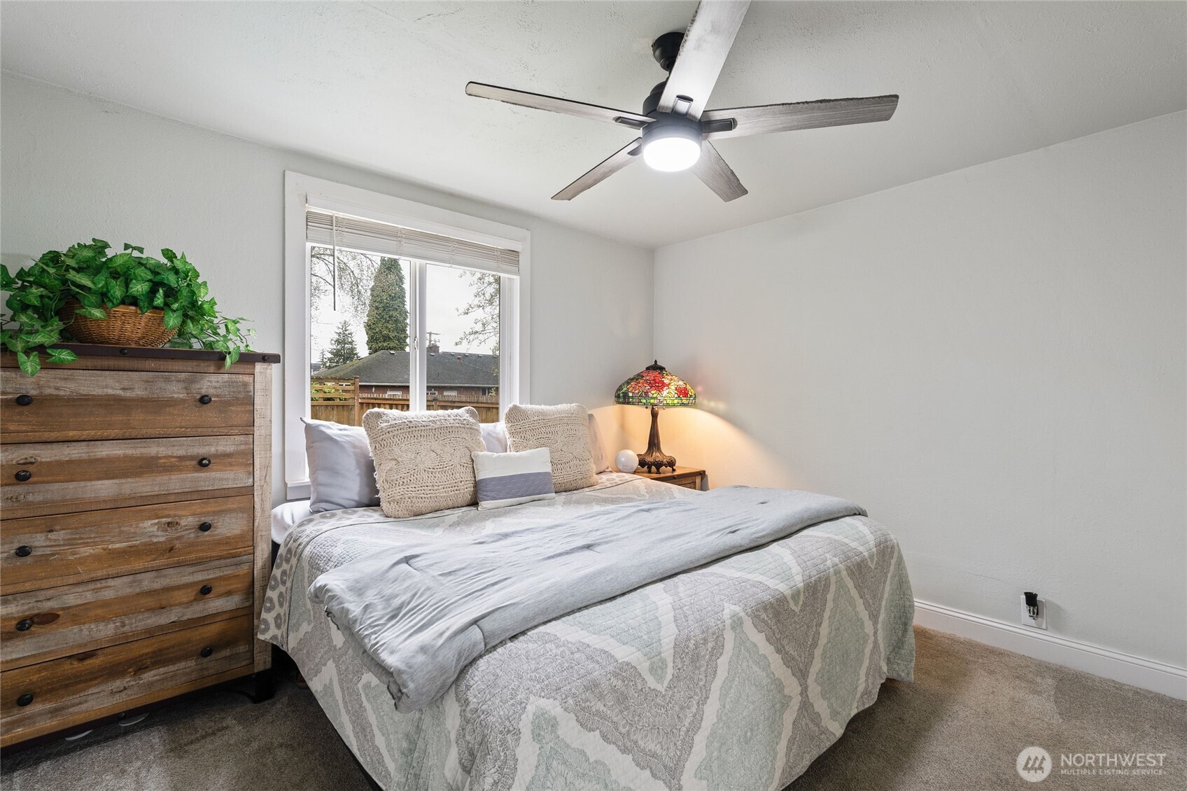 11 R Street Southeast Auburn, WA 98002 - Photo 19 of 38 a bedroom with a bed and a chandelier