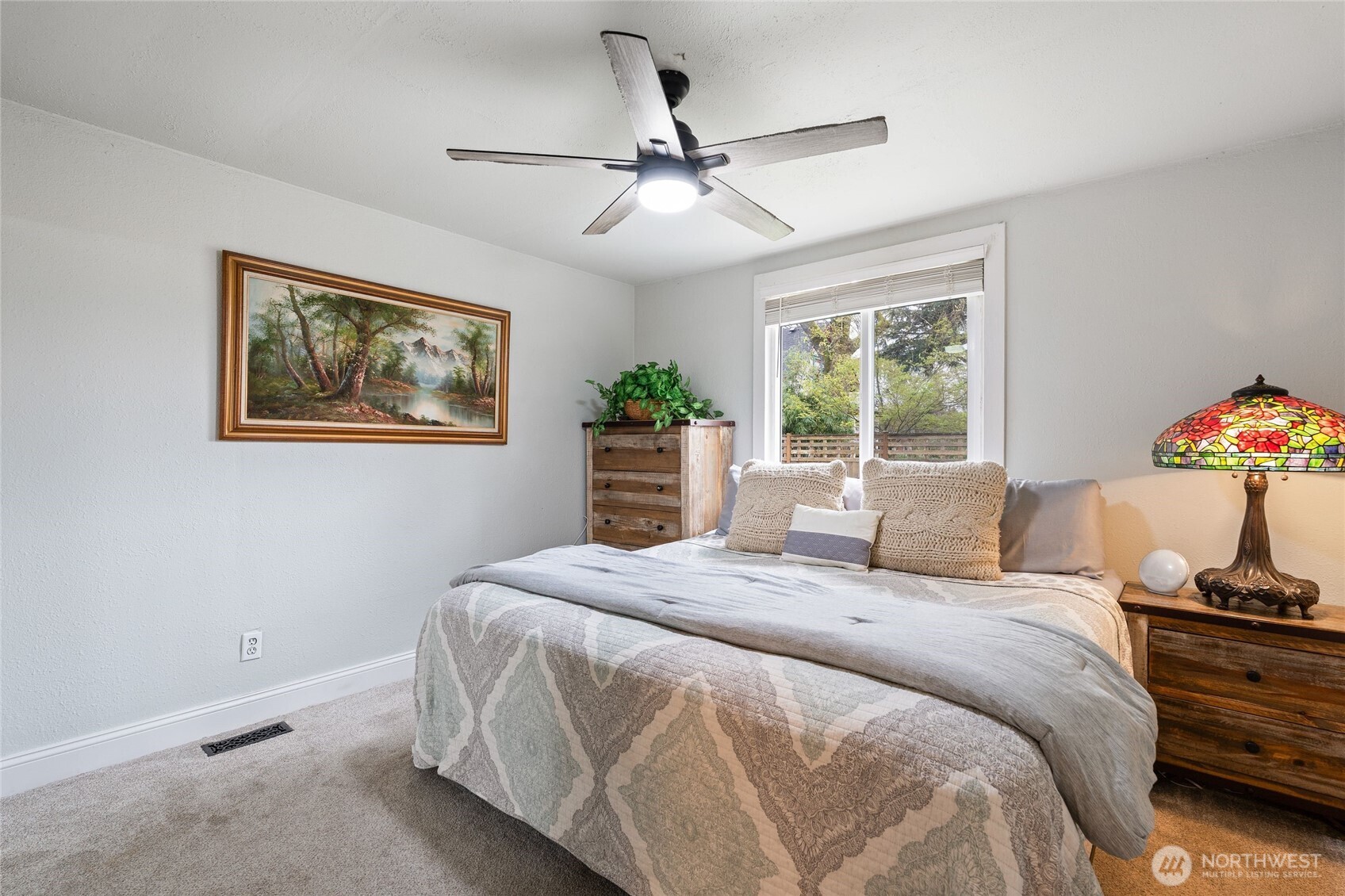 11 R Street Southeast Auburn, WA 98002 - Photo 20 of 38 a bedroom with a bed and a chandelier