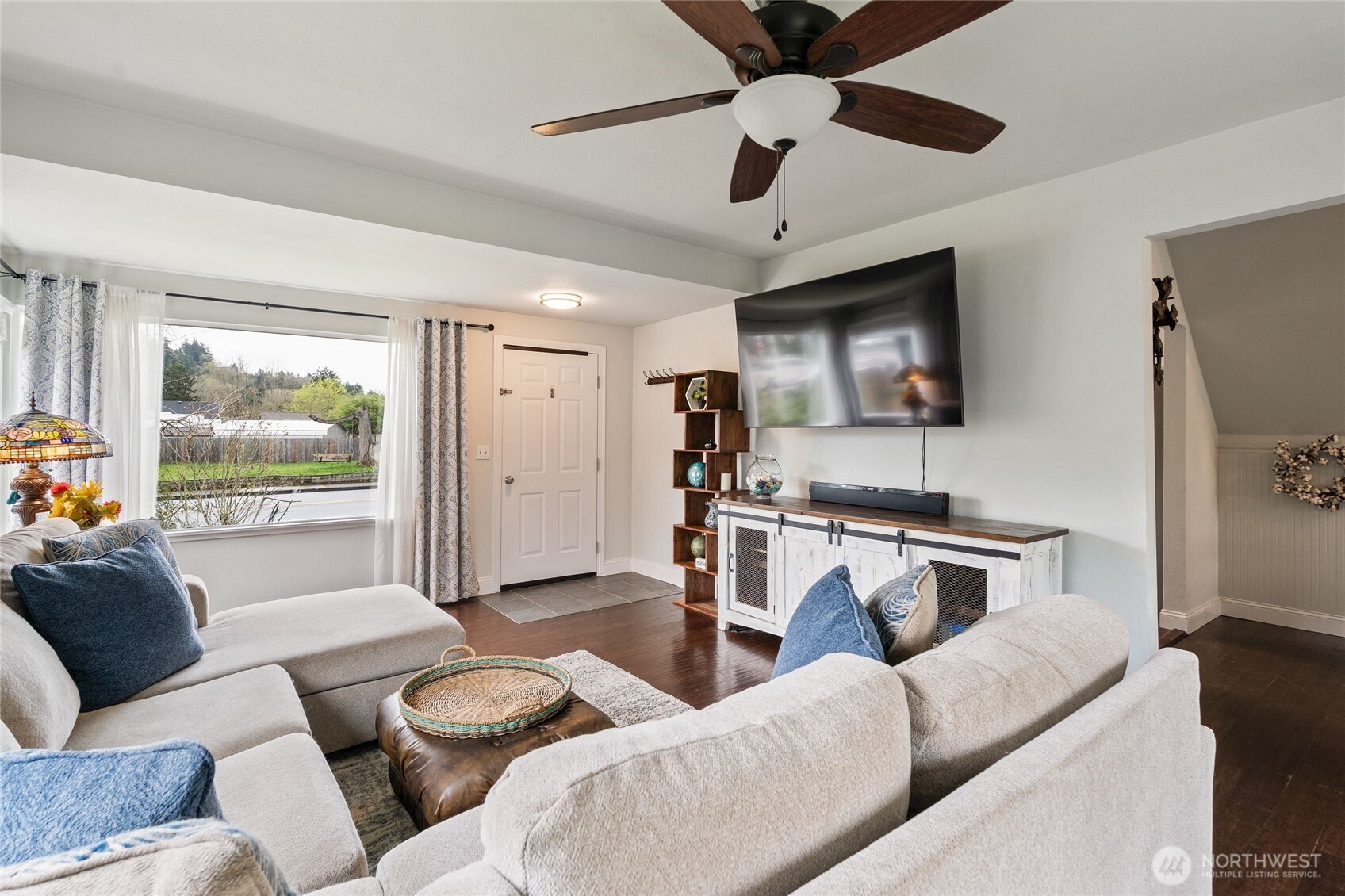 11 R Street Southeast Auburn, WA 98002 - Photo 5 of 38 a living room with furniture and a flat screen tv