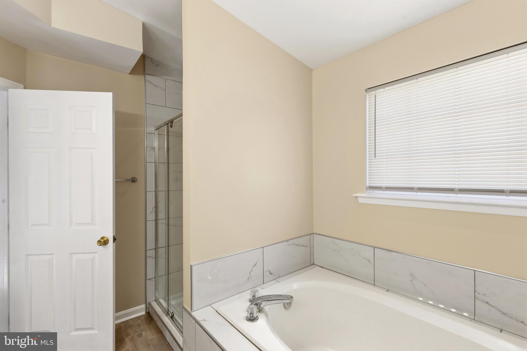 4704 Denview Way Baltimore, MD 21206 - Photo 28 of 42 a bathroom with a tub and a window