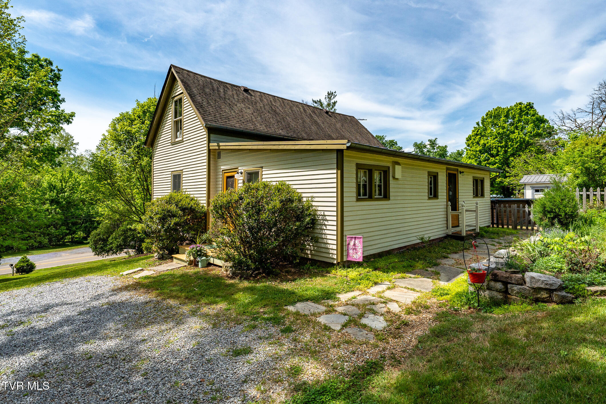 985 Chuckey Pike Chuckey, TN 37641 - Photo 39 of 73 985 Chuckey Pike (54 of 107)