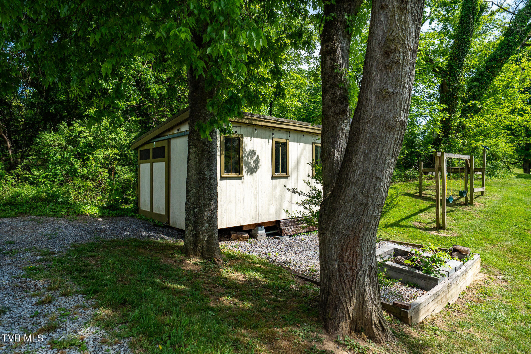 985 Chuckey Pike Chuckey, TN 37641 - Photo 41 of 73 985 Chuckey Pike (69 of 107)