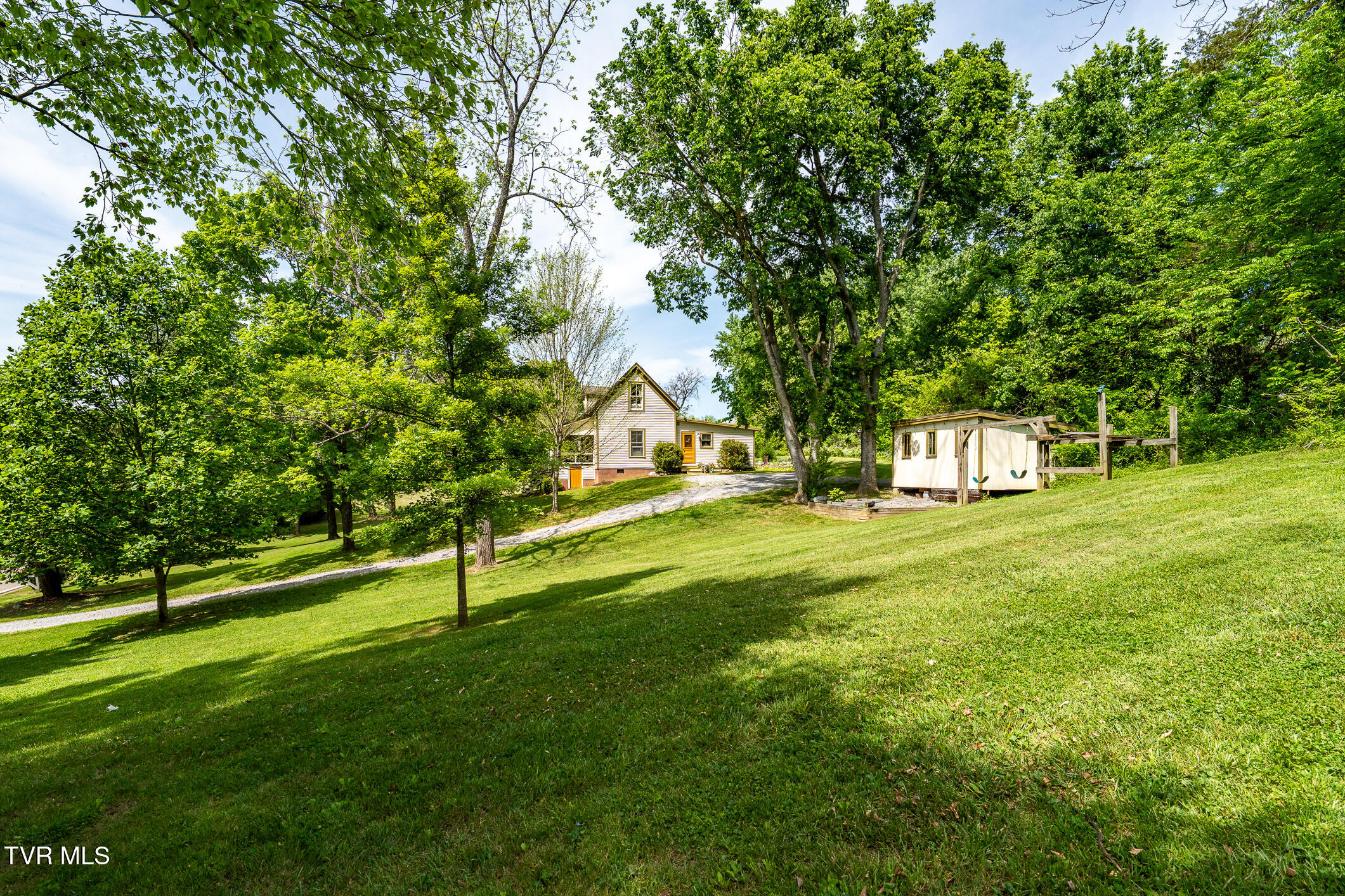 985 Chuckey Pike Chuckey, TN 37641 - Photo 46 of 73 985 Chuckey Pike (74 of 107)