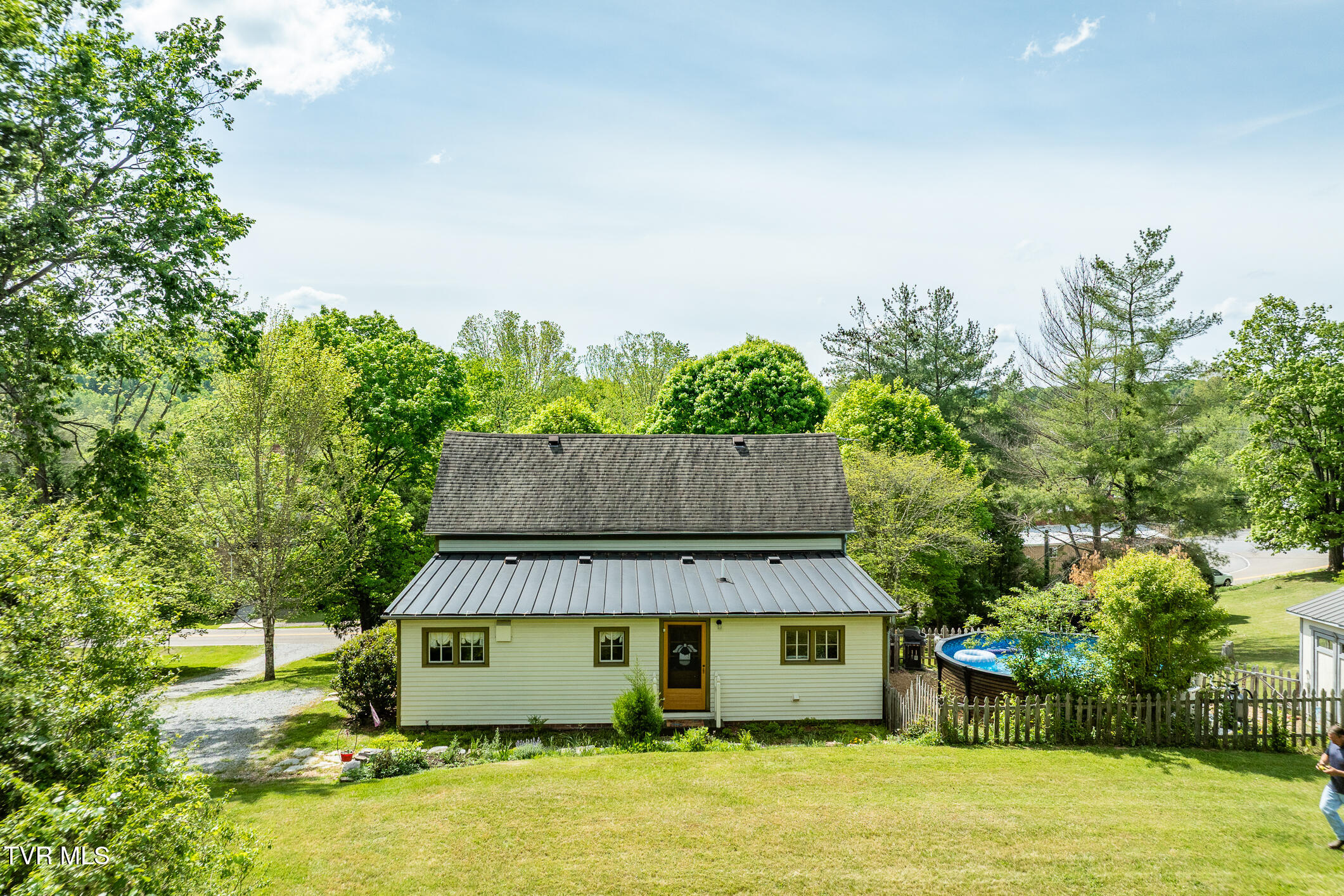 985 Chuckey Pike Chuckey, TN 37641 - Photo 49 of 73 985 Chuckey Pike (28 of 107)