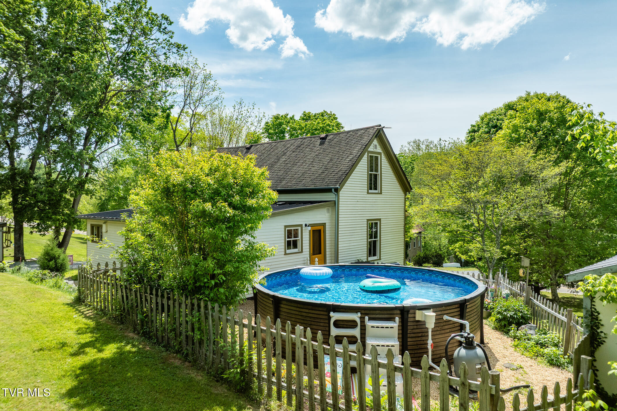 985 Chuckey Pike Chuckey, TN 37641 - Photo 53 of 73 985 Chuckey Pike (27 of 107)