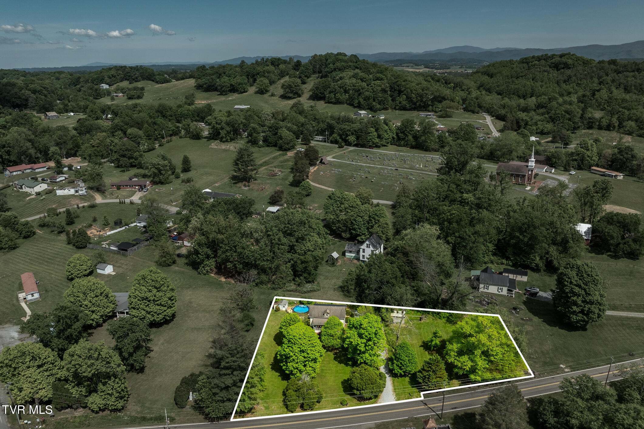 985 Chuckey Pike Chuckey, TN 37641 - Photo 64 of 73 985 Chuckey Pike (4 of 107)