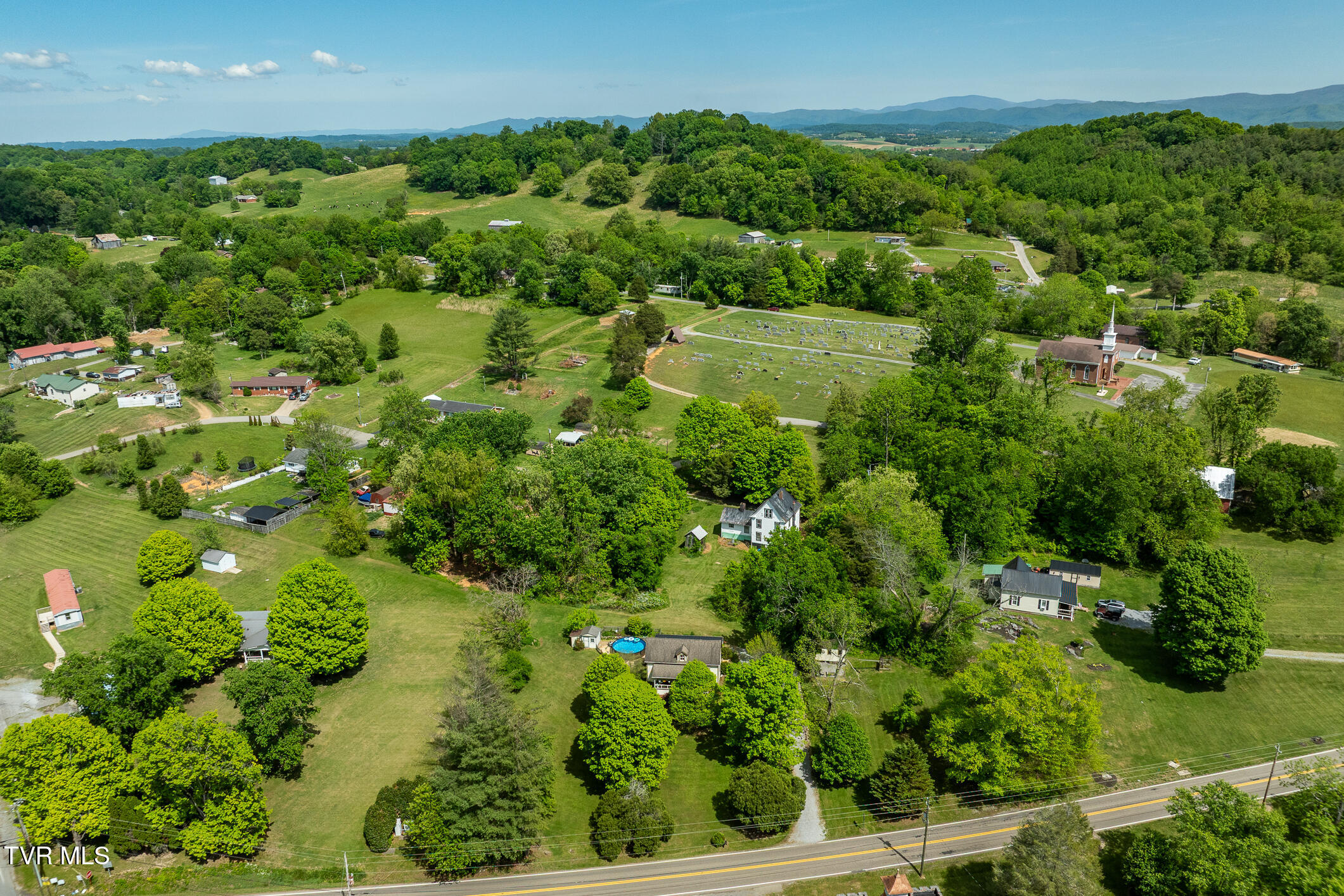 985 Chuckey Pike Chuckey, TN 37641 - Photo 65 of 73 985 Chuckey Pike (5 of 107)