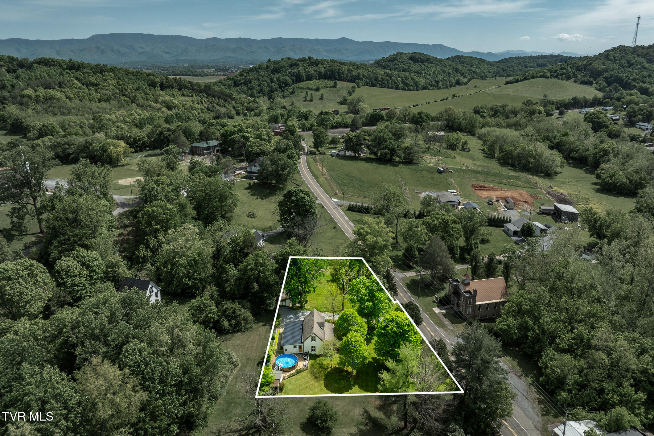 985 Chuckey Pike Chuckey, TN 37641 - Photo 66 of 73 985 Chuckey Pike (6 of 107)