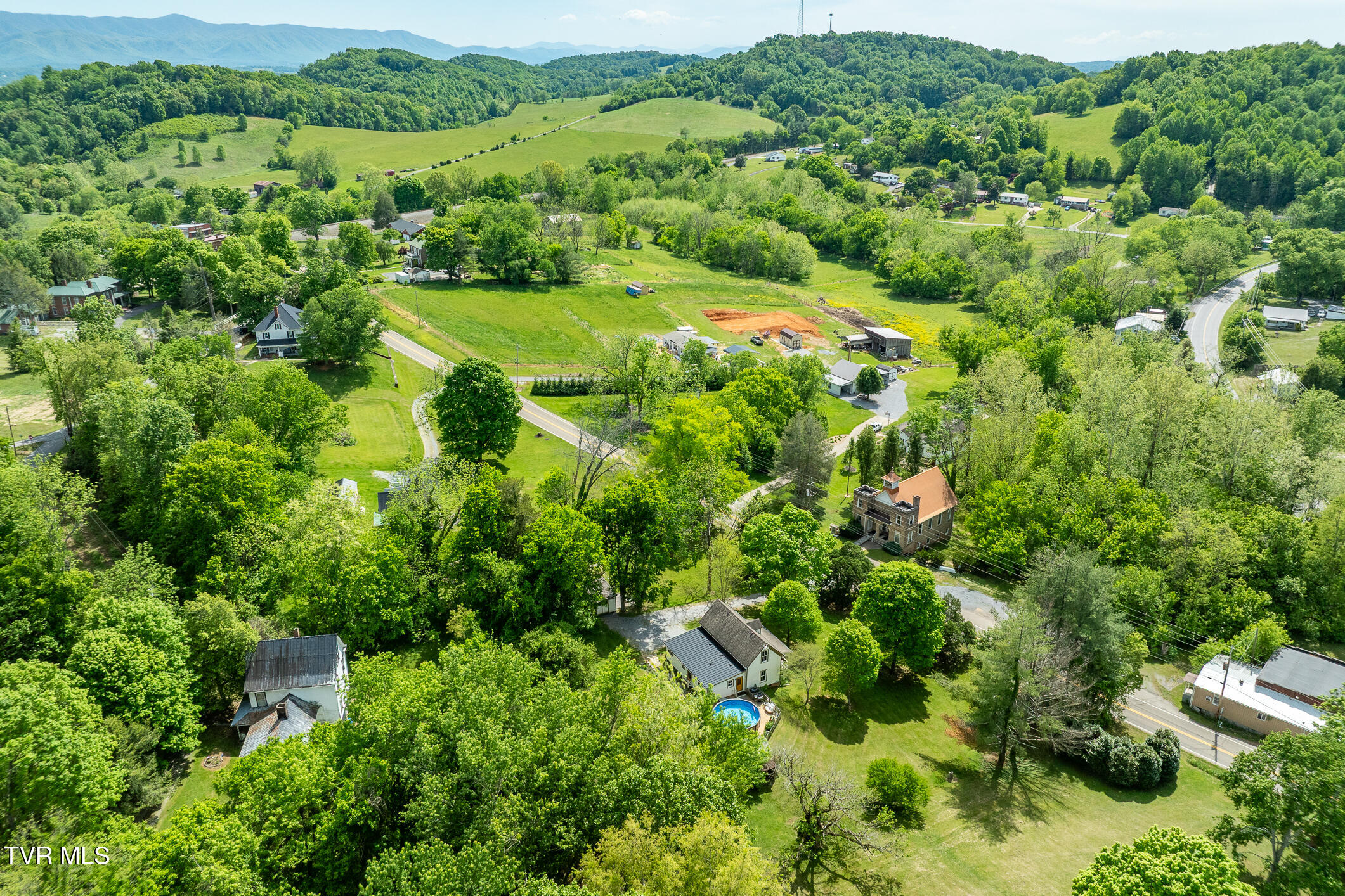 985 Chuckey Pike Chuckey, TN 37641 - Photo 68 of 73 985 Chuckey Pike (12 of 107)