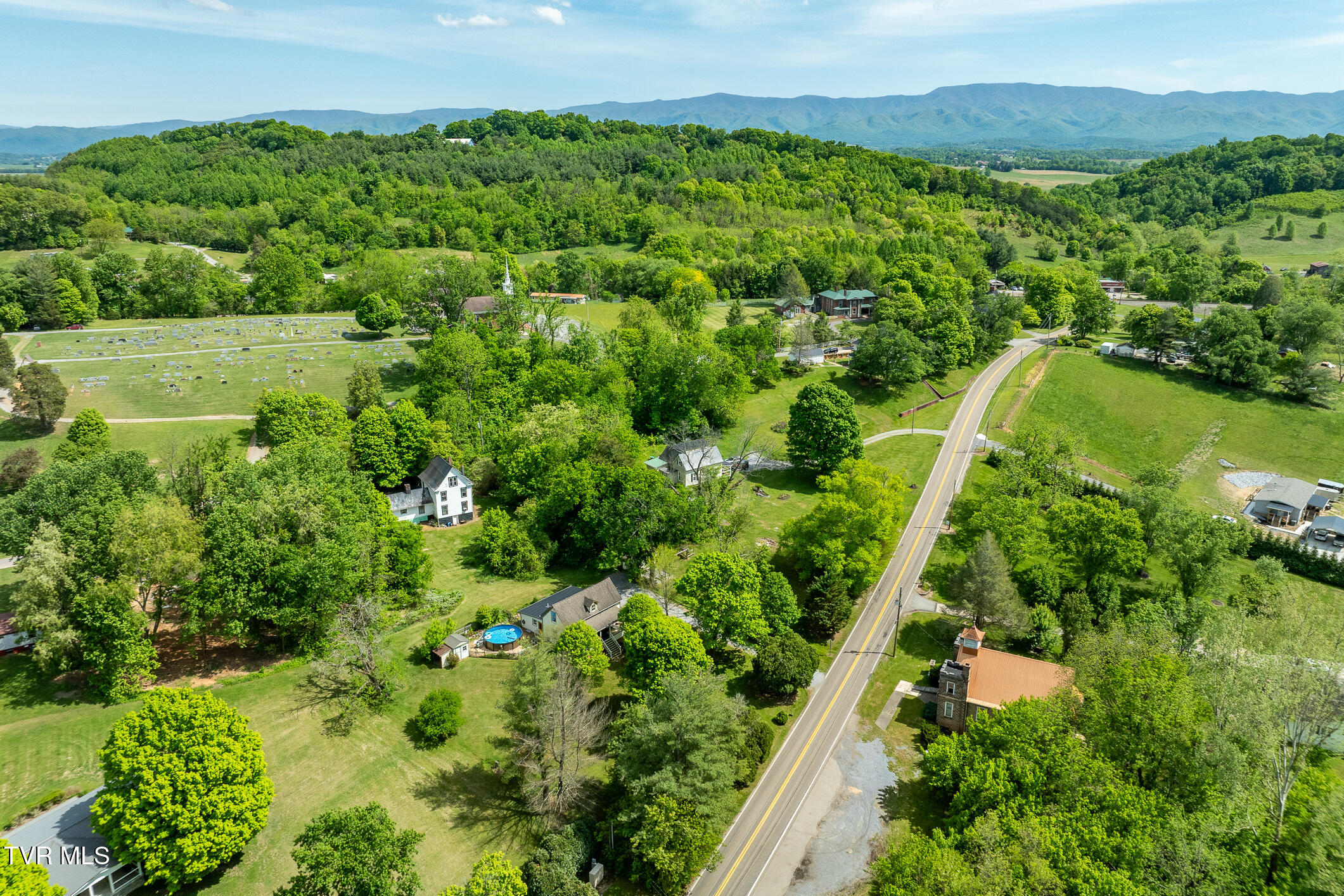 985 Chuckey Pike Chuckey, TN 37641 - Photo 69 of 73 985 Chuckey Pike (13 of 107)