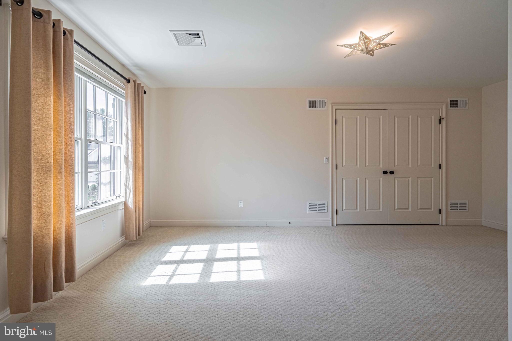 2061 Forge Run Bethlehem, PA 18015 - Photo 39 of 52 Gallery Image 39