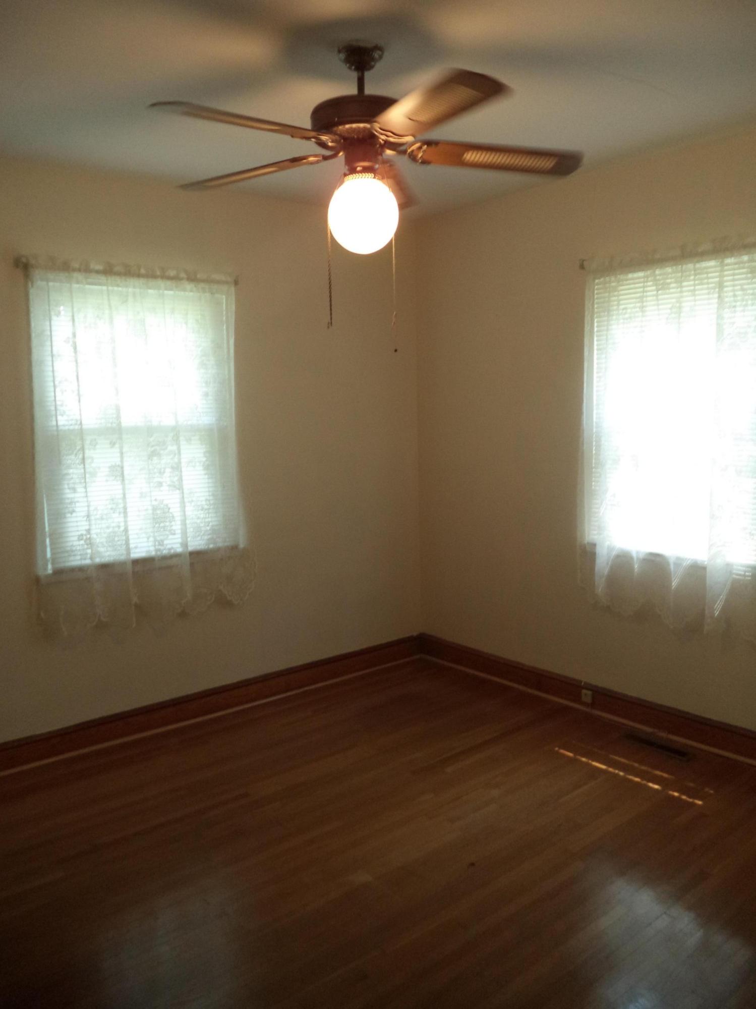 226 Webster Heights Road Roanoke, VA 24012 - Photo 4 of 15 DSC02936