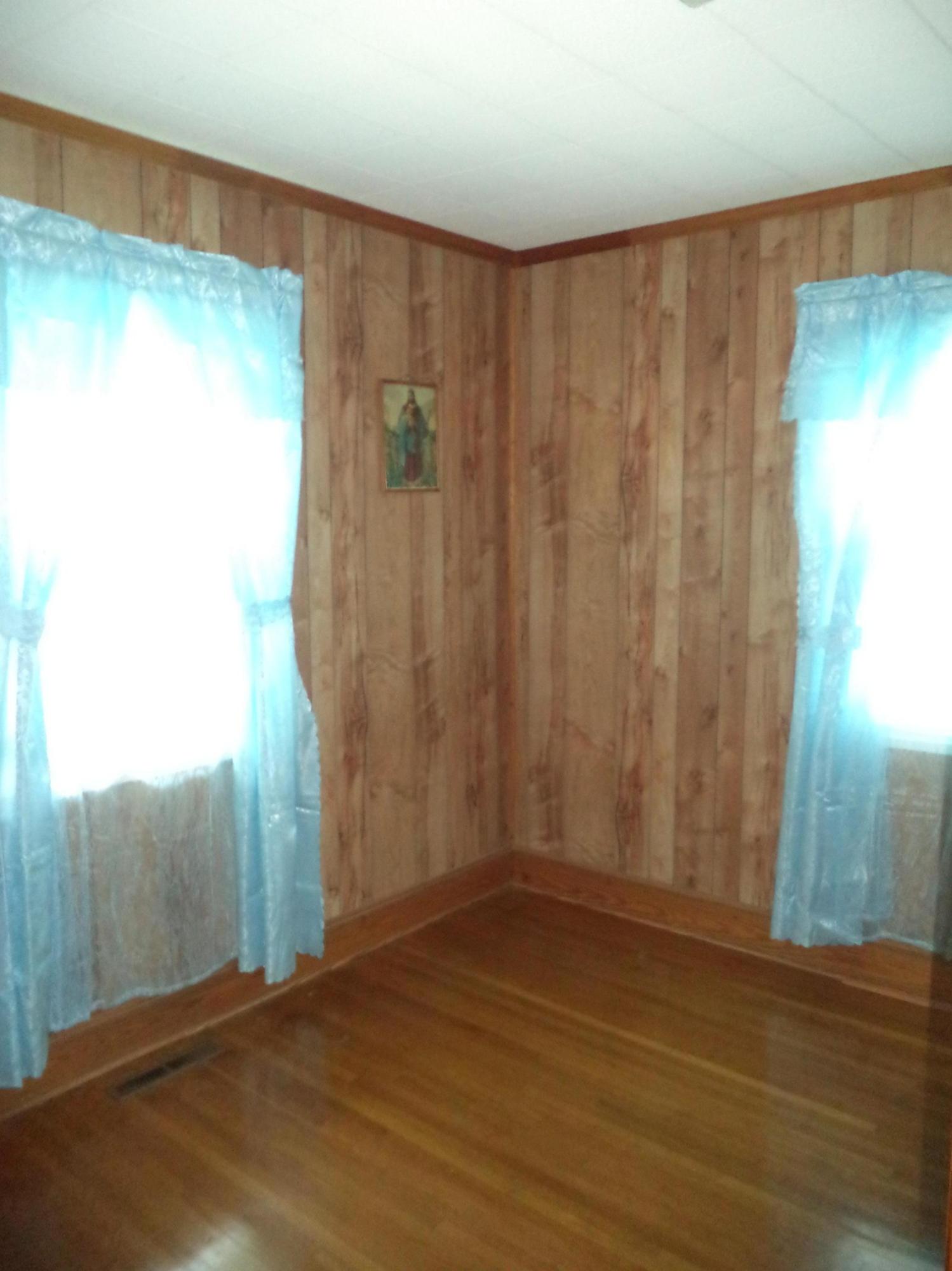 226 Webster Heights Road Roanoke, VA 24012 - Photo 5 of 15 DSC02937