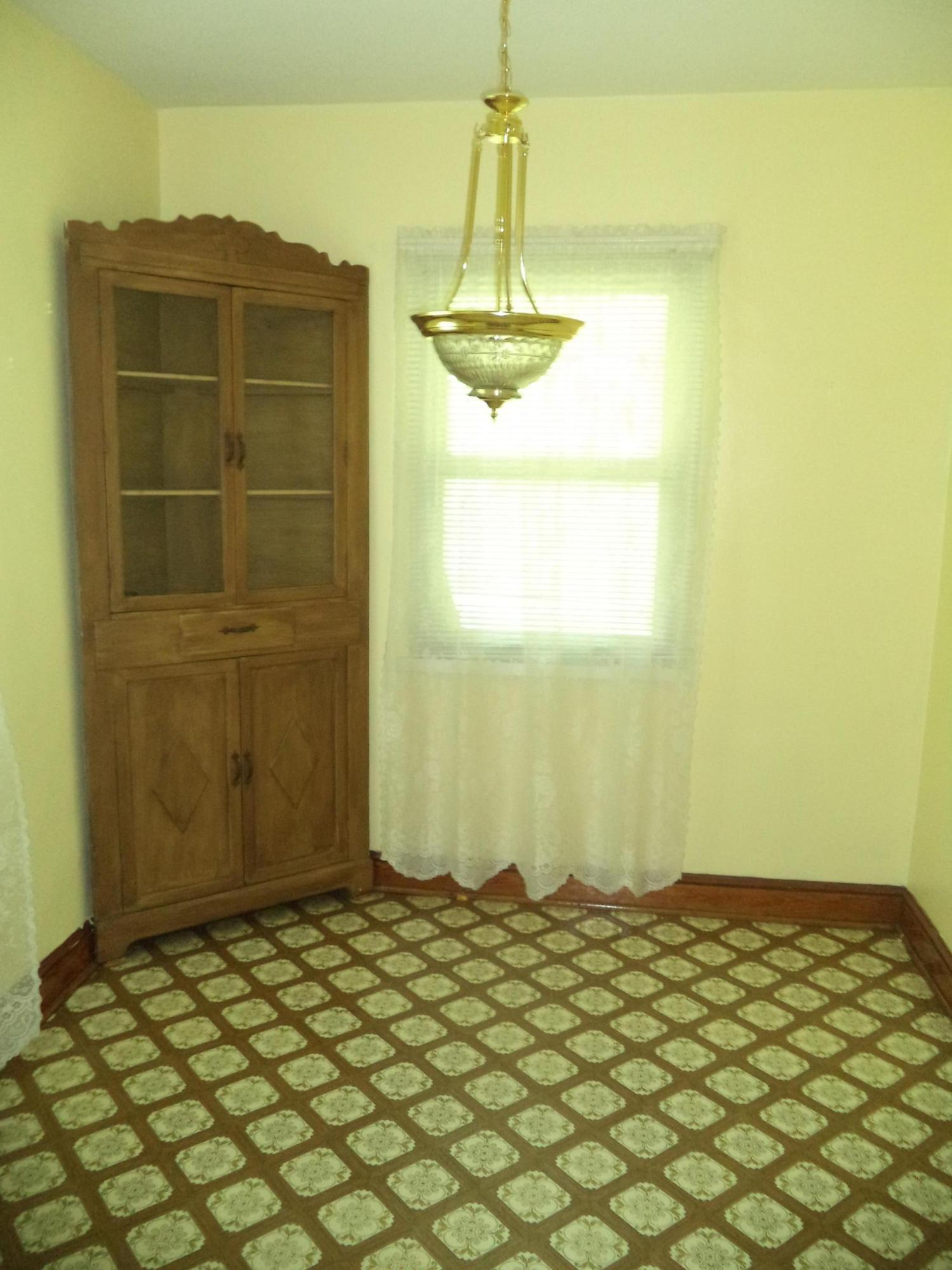 226 Webster Heights Road Roanoke, VA 24012 - Photo 7 of 15 DSC02939
