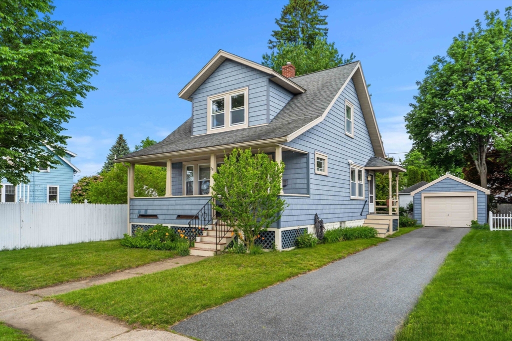 29 Newcastle Road Peabody, MA 01960 - Photo 3 of 38
