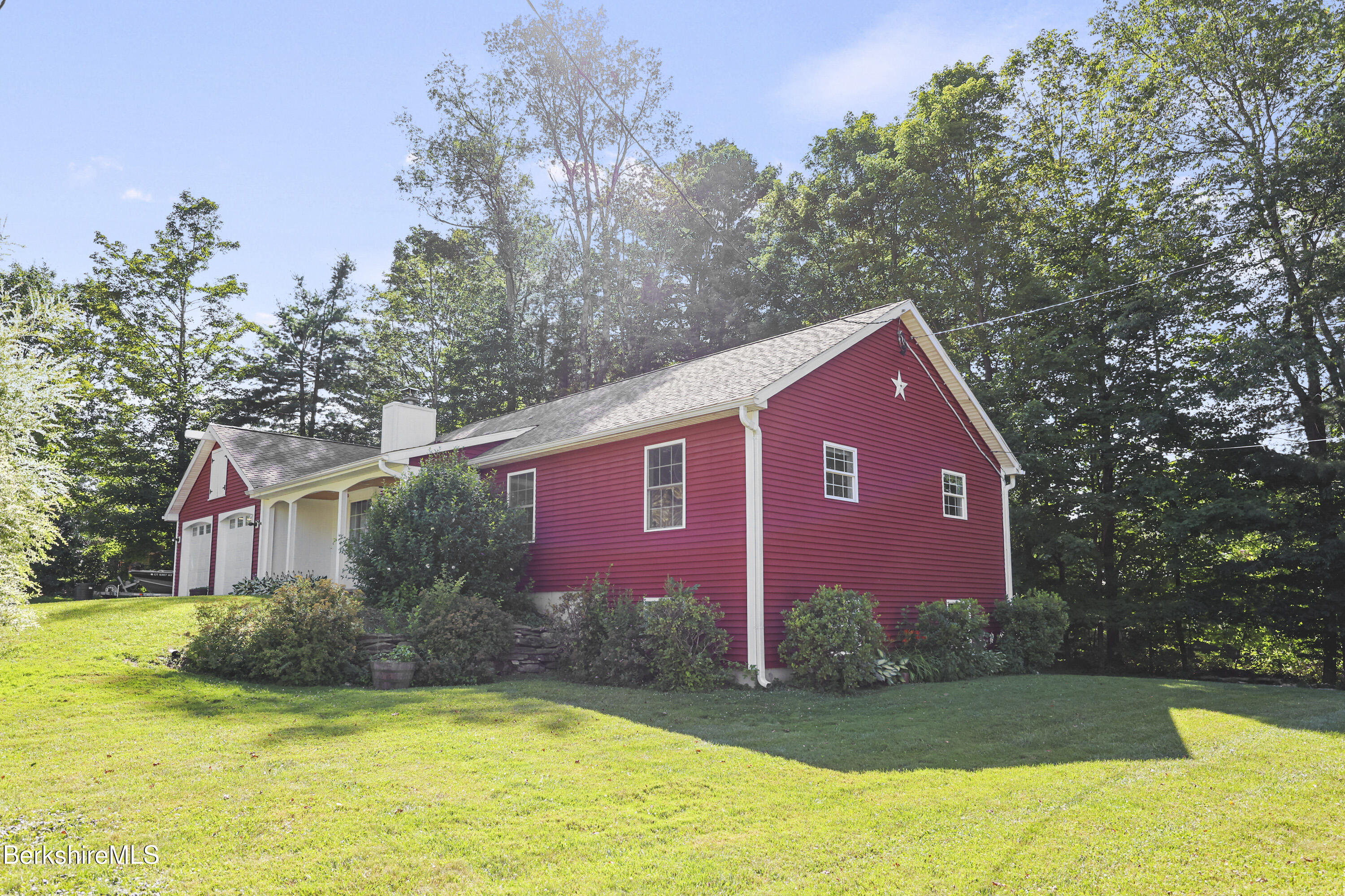 a view of a yard in front of a house