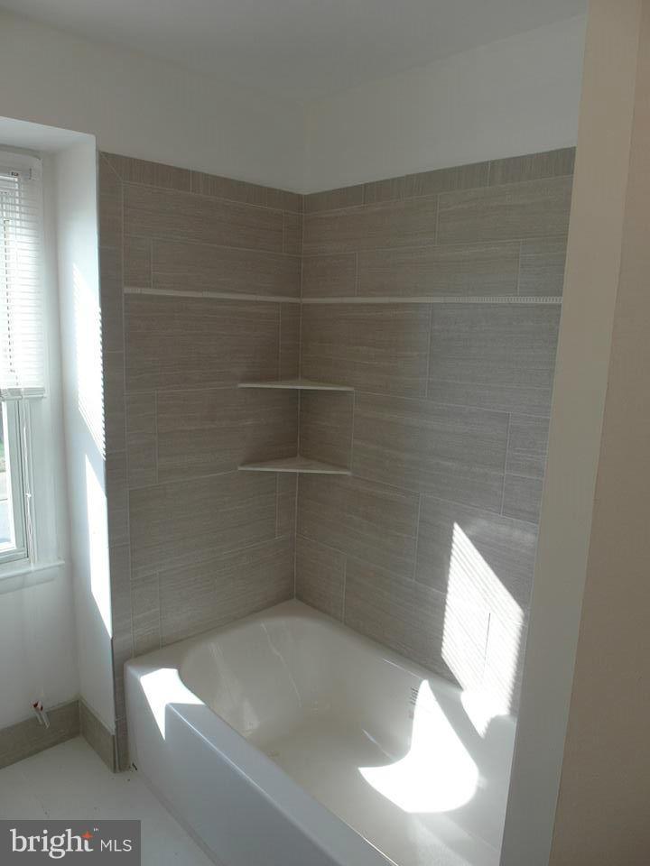5625 Leiden Road Baltimore, MD 21206 - Photo 11 of 24 Bath