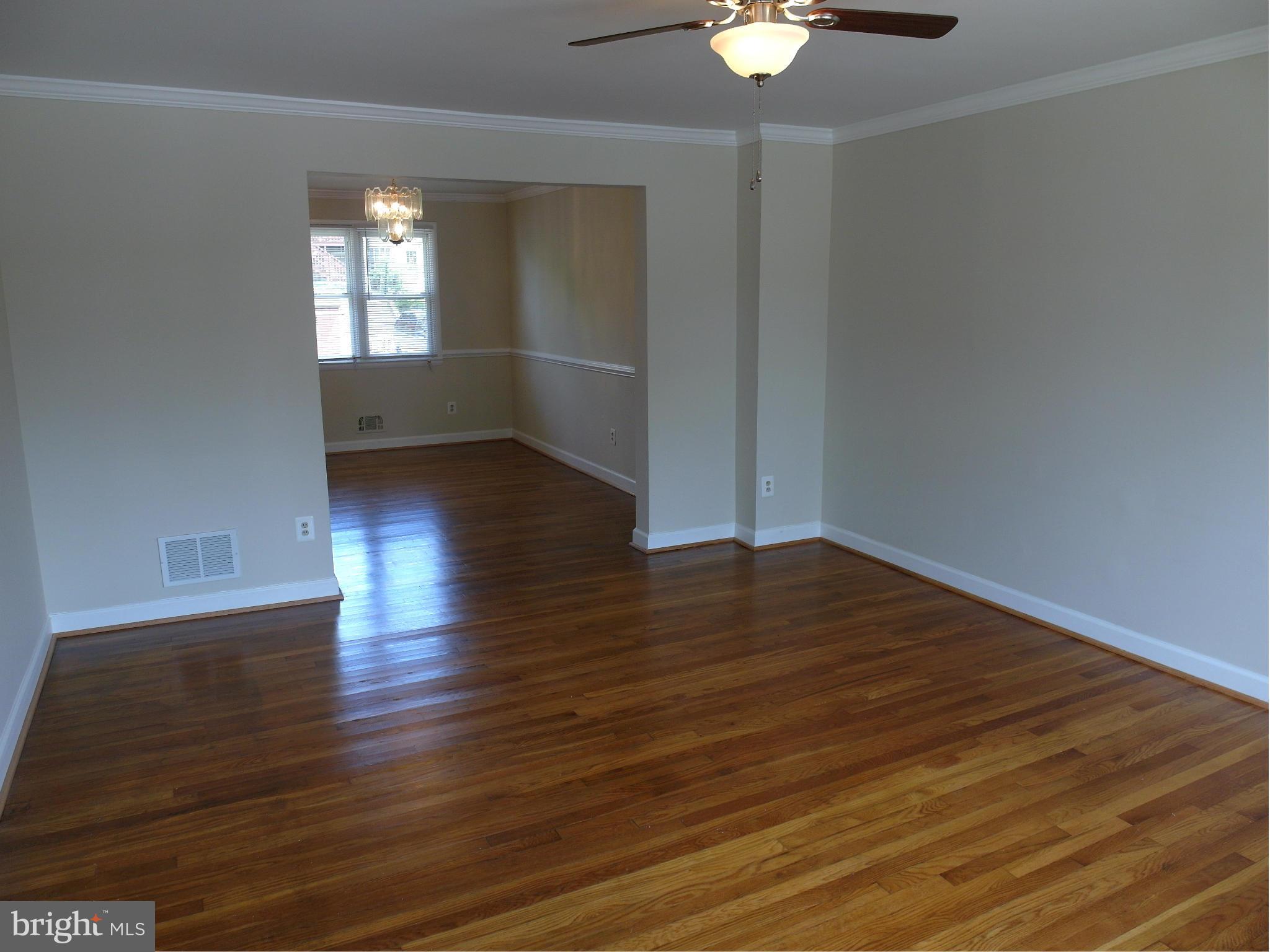 5625 Leiden Road Baltimore, MD 21206 - Photo 3 of 24 Living Room