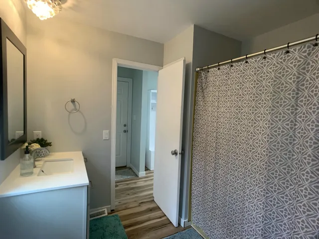 $1,800 | 4805 Rosabelle Beach Avenue, Holland, MI 49424