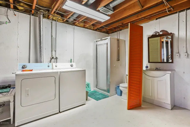 $1,800 | 4805 Rosabelle Beach Avenue, Holland, MI 49424