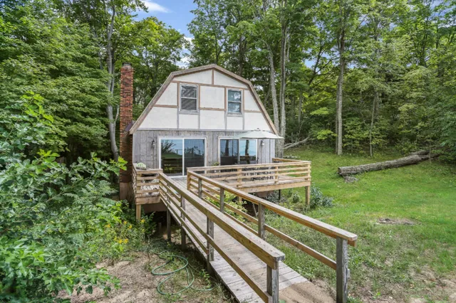 $1,800 | 4805 Rosabelle Beach Avenue, Holland, MI 49424